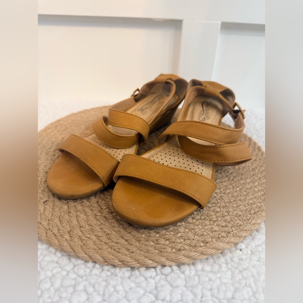 4/$25 • Cityclassified Comfort Leather Strappy Wedge Sandals